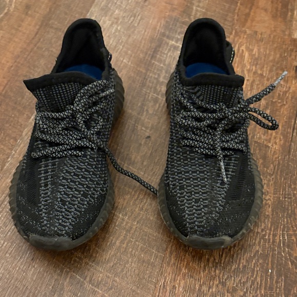 Kids yeeezy Black Mesh Sneakers - Picture 2 of 5